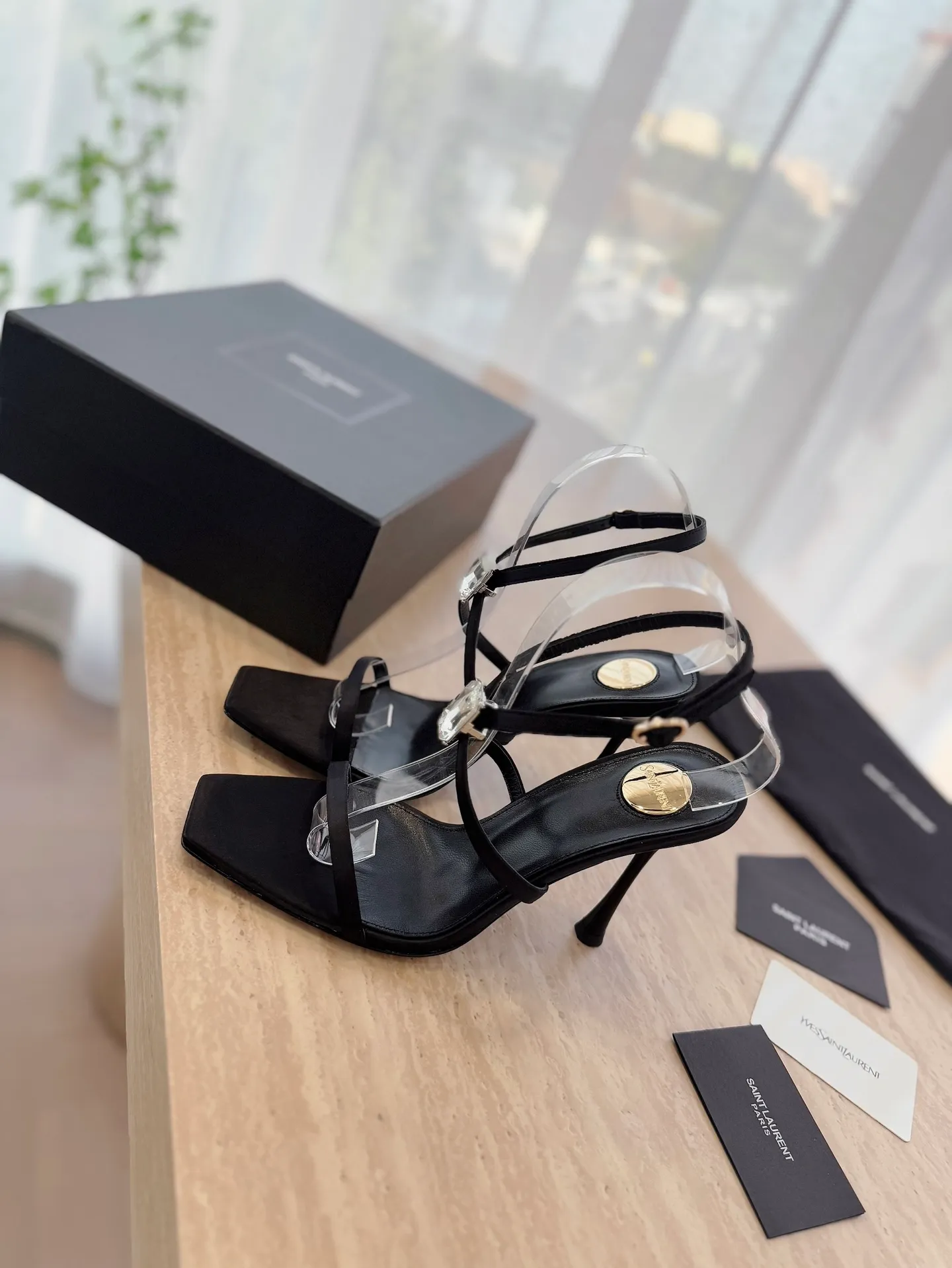 👟👟Ex-factory price 520👟👟 High version "SAINT LAUREN*" Saint Laurent YSL 25ss/spring and summer new catwalk style large rhinestone high-heeled shoes and sandals. Only YSL understands women's hearts best and does not accept refutation. It is a super invincible feminine artifact and a must-have for women (z-product full-body customization, own molded hardware accessories, perfect consistency). Compare the differences between pictures and goods on the market. ✔Upper: Customized imported calf patent leather/silk ✔Lining: Imported 🐑sheep leather ✔Sole: Imported genuine leather outsole ✔Heel height: 10.5cm ✔Number of yards: 35-39 (40 can be customized and non-returnable) (Full set of packaging)